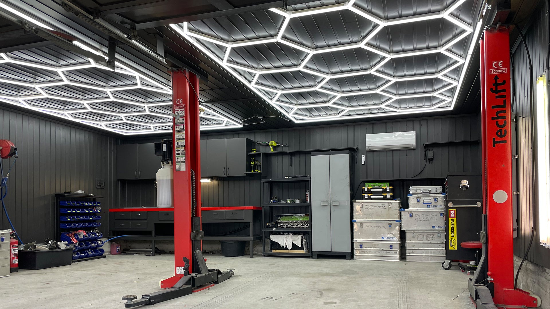 HEXAGON 14-GRID LEDLYS MED RAMME